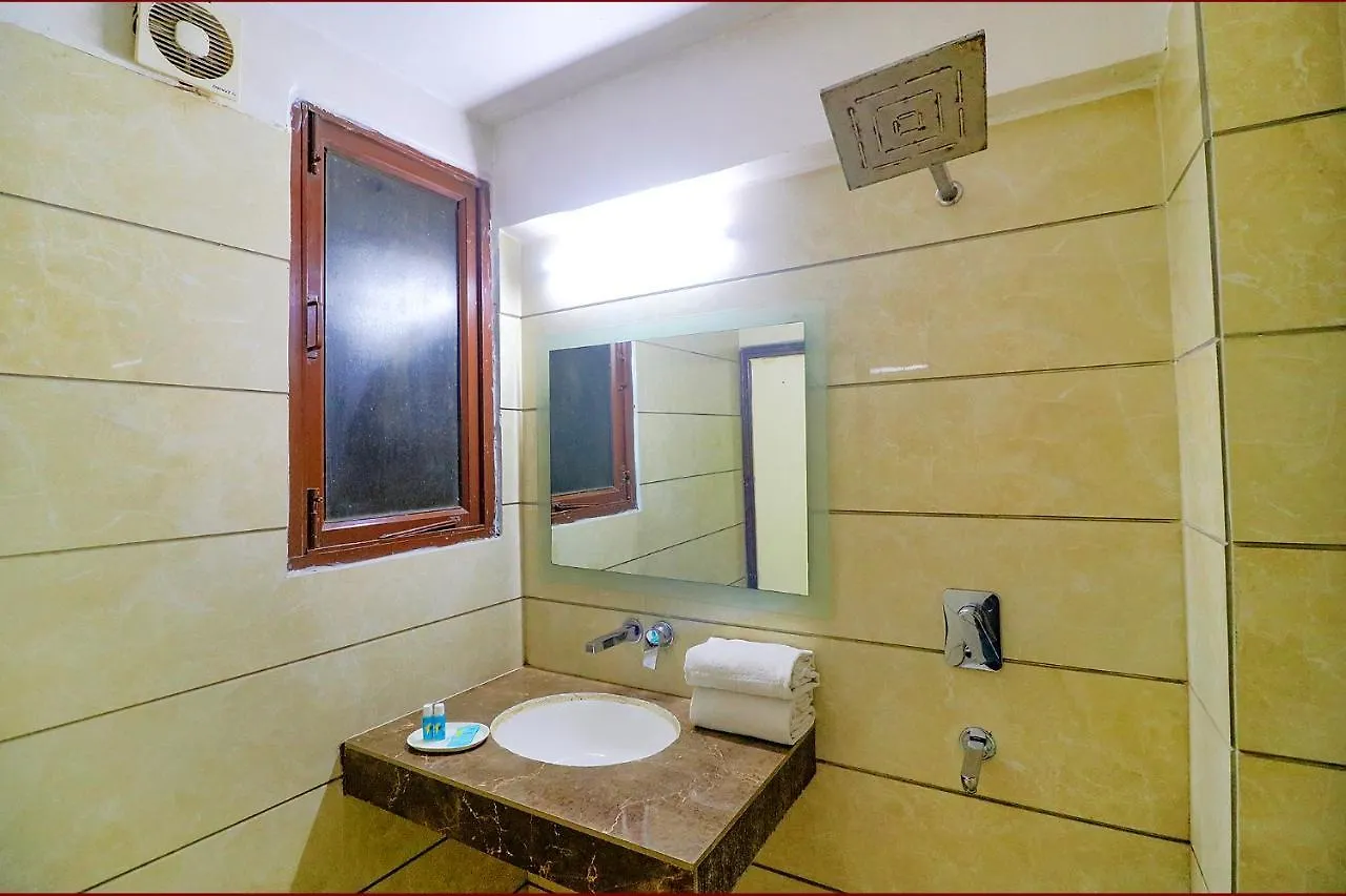 Fabexpress Welcome Palace Near New Delhi Railway Station 3*,