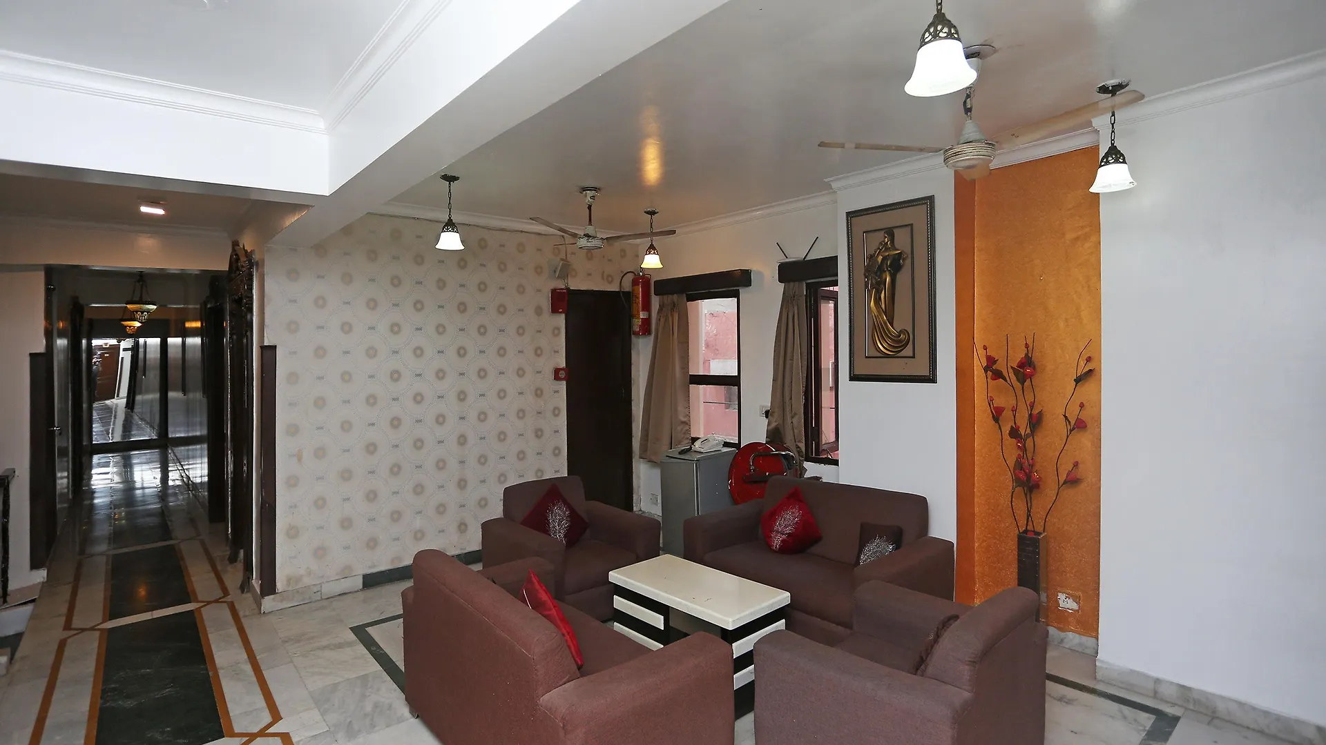 Fabexpress Welcome Palace Near New Delhi Railway Station 3*,
