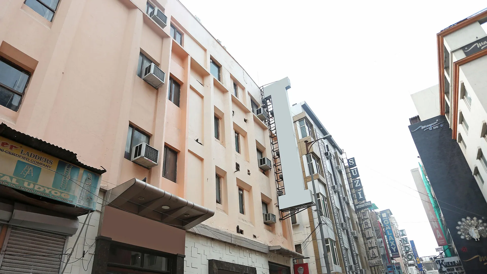 Fabexpress Welcome Palace Near New Delhi Railway Station 3*,